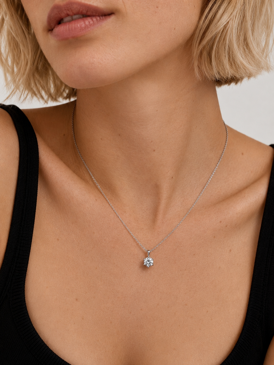 Moone CLASSIC SOLITAIRE DIAMOND NECKLACE with lab-grown diamonds