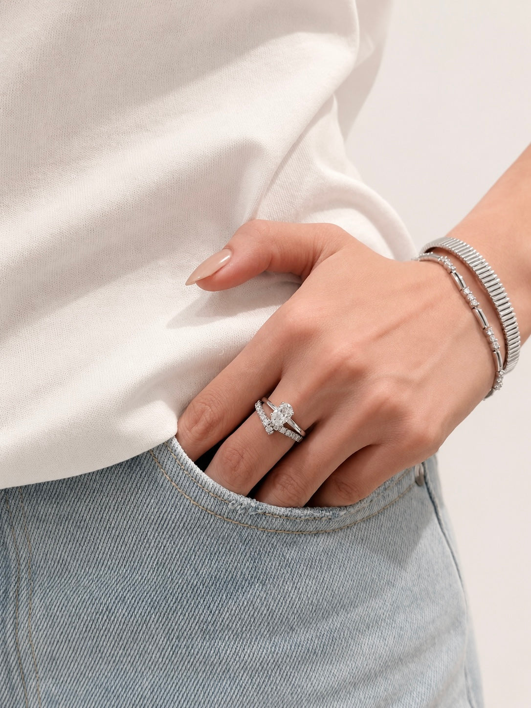 THE OVAL SOLITAIRE RING