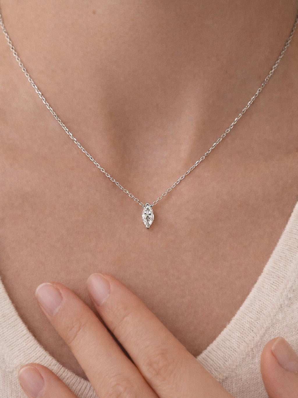 MARQUISE DIAMOND NECKLACE (0.50 ct)